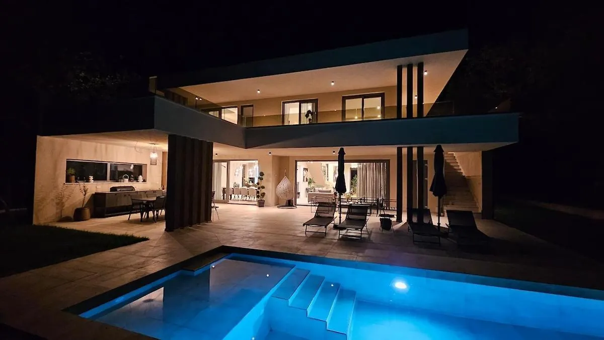 Luxury Forest Villa With Heated Pool In Istria Umag 0*,