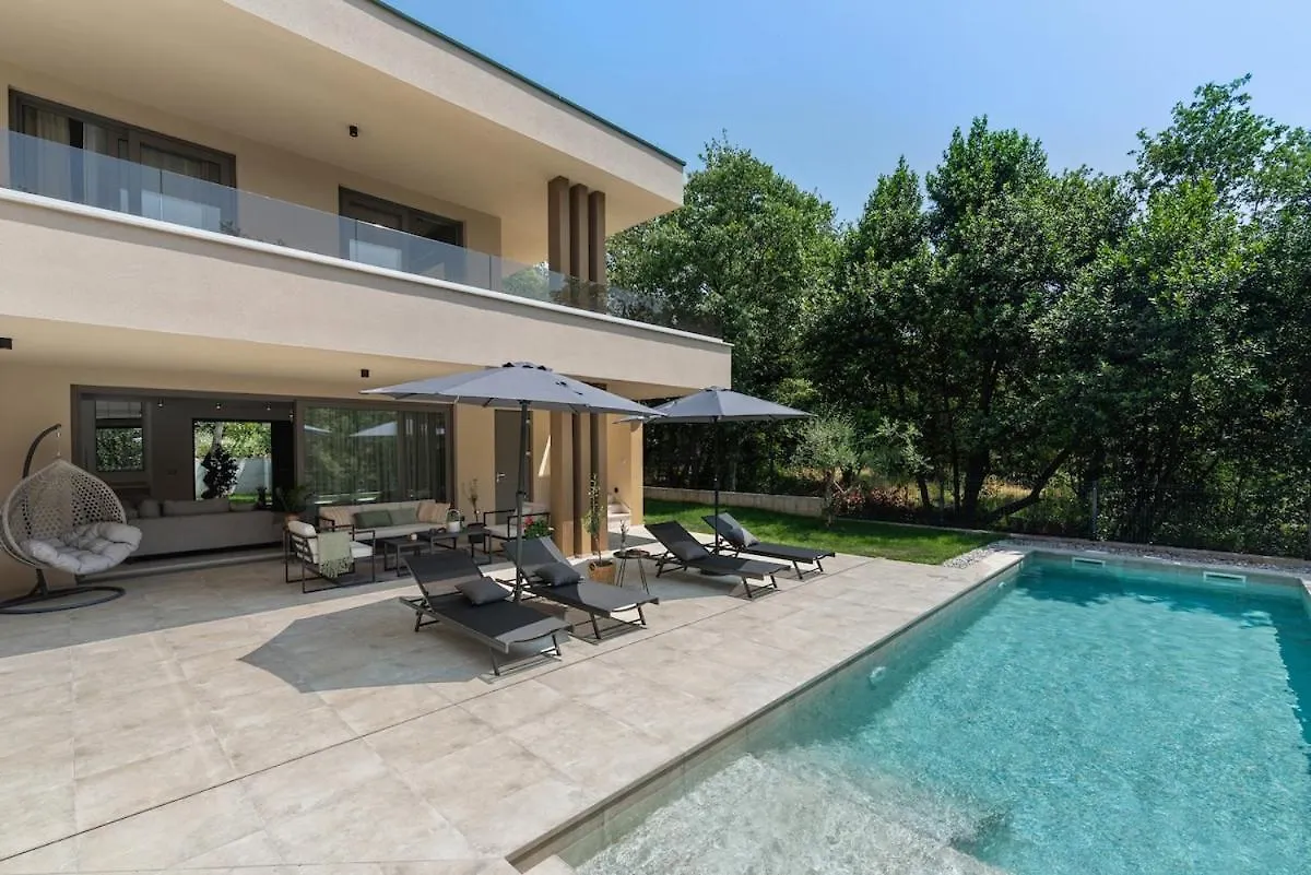 Luxury Forest Villa With Heated Pool In Istria Umag